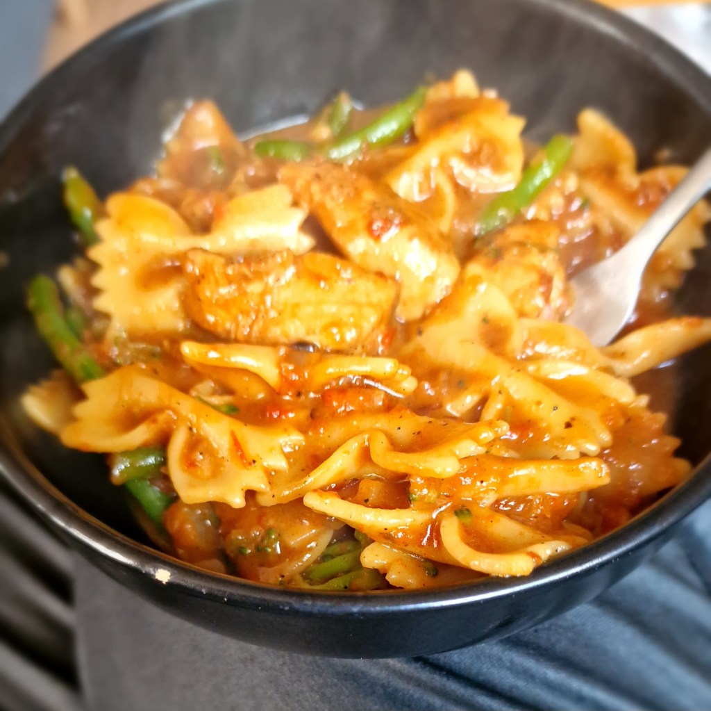 Pasta dedzinātas paprikas&nbsp;mērcē